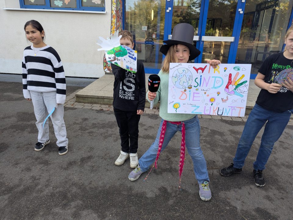 Kinder der Klasse 4d